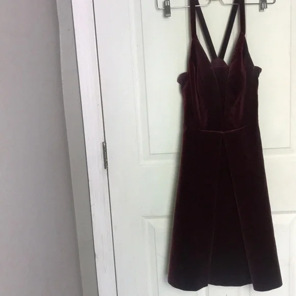 Whistles NWT B Love Velvet Dress in Maroon. - Picture 3 of 5